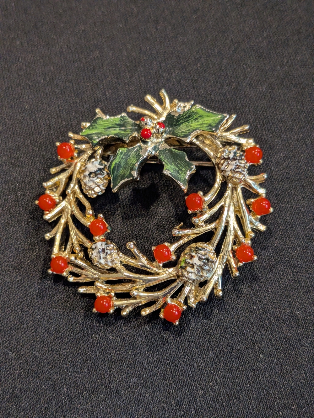 Vintage 1980s Gold Tone Holiday Wreath Brooch with Green Holly and Red Berries